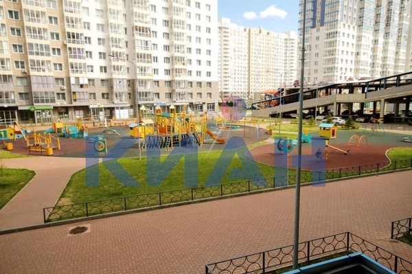 Продам трехкомнатную (3-комн.) квартиру, Лесников ул, 31, Красноярск г