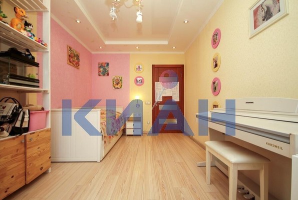 Продам многокомнатную квартиру, Комсомольский пр-кт, 3А, Красноярск г