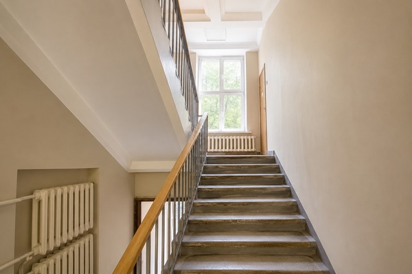 Продам трехкомнатную (3-комн.) квартиру, Староконюшенный пер, 32, Москва г