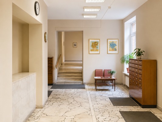 Продам трехкомнатную (3-комн.) квартиру, Староконюшенный пер, 32, Москва г