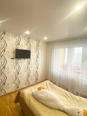 Продам трехкомнатную (3-комн.) квартиру, Победы пр-кт, 34, Казань г