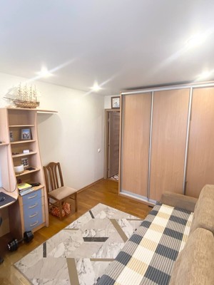 Продам трехкомнатную (3-комн.) квартиру, Победы пр-кт, 34, Казань г