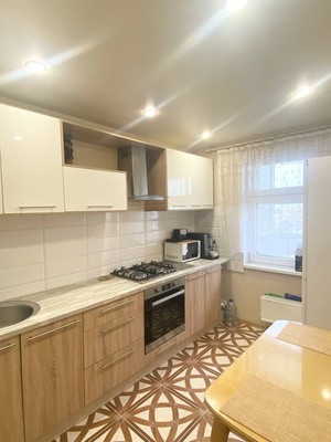 Продам трехкомнатную (3-комн.) квартиру, Победы пр-кт, 34, Казань г