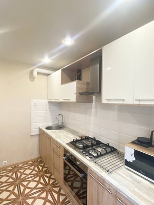 Продам трехкомнатную (3-комн.) квартиру, Победы пр-кт, 34, Казань г
