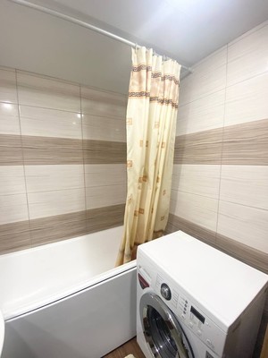 Продам трехкомнатную (3-комн.) квартиру, Победы пр-кт, 34, Казань г