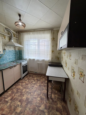 Продам двухкомнатную (2-комн.) квартиру, Калинина ул, 122, Тихорецк г
