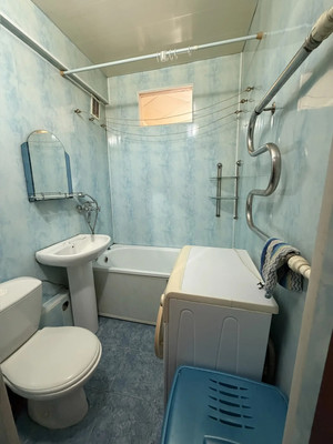 Продам двухкомнатную (2-комн.) квартиру, Калинина ул, 122, Тихорецк г