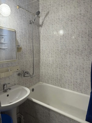 Продам двухкомнатную (2-комн.) квартиру, Комсомольская ул, 276, Кропоткин г