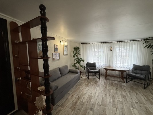 Продам трехкомнатную (3-комн.) квартиру, Симферопольская ул, 40, Симферополь г