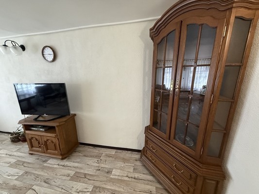 Продам трехкомнатную (3-комн.) квартиру, Симферопольская ул, 40, Симферополь г