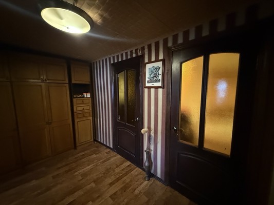 Продам трехкомнатную (3-комн.) квартиру, Симферопольская ул, 40, Симферополь г