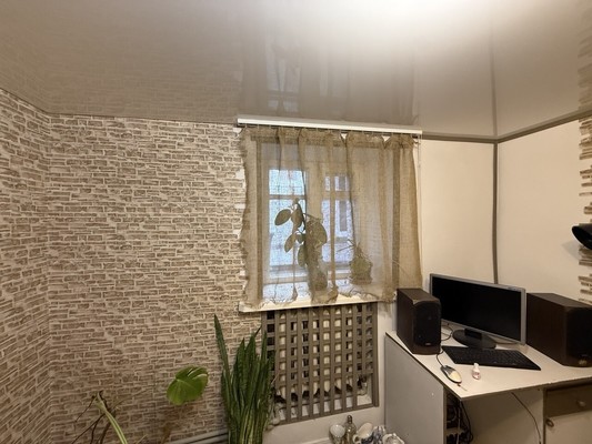 Продам трехкомнатную (3-комн.) квартиру, Симферопольская ул, 40, Симферополь г
