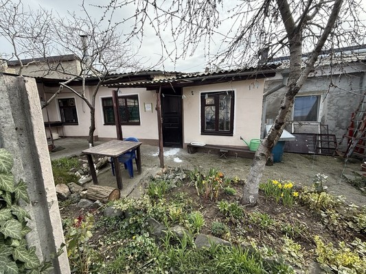 Продам трехкомнатную (3-комн.) квартиру, Симферопольская ул, 40, Симферополь г