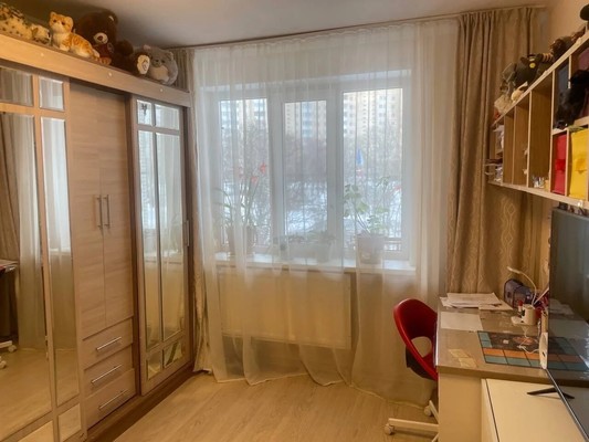 Продам многокомнатную квартиру, Большевиков пр-кт, 30Ак4, Санкт-Петербург г