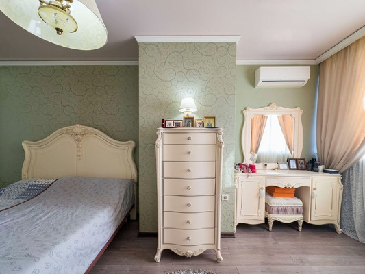 Продам трехкомнатную (3-комн.) квартиру, Дзержинского пр-кт, 196, Новороссийск г