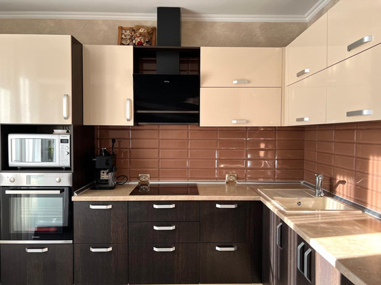 Продам трехкомнатную (3-комн.) квартиру, Южная ул, 27, Новороссийск г