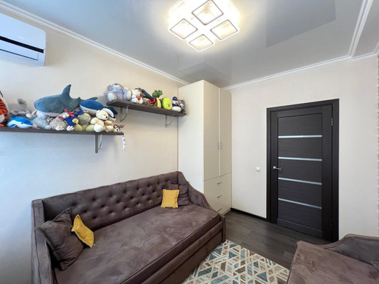 Продам трехкомнатную (3-комн.) квартиру, Южная ул, 27, Новороссийск г