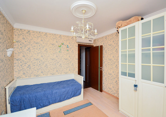 Продам трехкомнатную (3-комн.) квартиру, Варшавская ул, 19к2, Санкт-Петербург г
