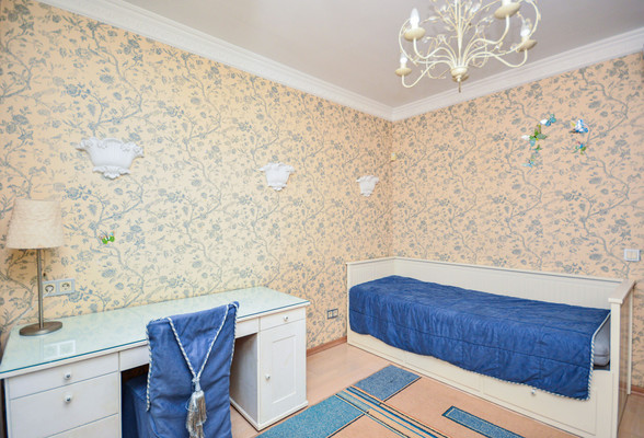 Продам трехкомнатную (3-комн.) квартиру, Варшавская ул, 19к2, Санкт-Петербург г
