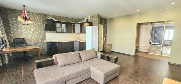 Продам трехкомнатную (3-комн.) квартиру, им. Героя Аверкиева А.А. ул, 24, Краснодар г