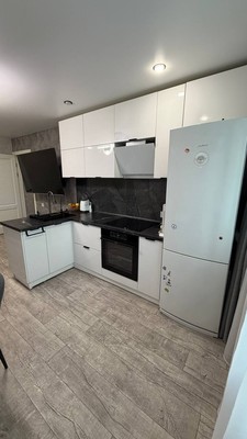 Продам двухкомнатную (2-комн.) квартиру, Им Космонавта Поповича ул, 675, Южно-Сахалинск г