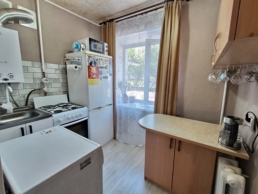 Продам трехкомнатную (3-комн.) квартиру, Большая ул, 165, Ишим г