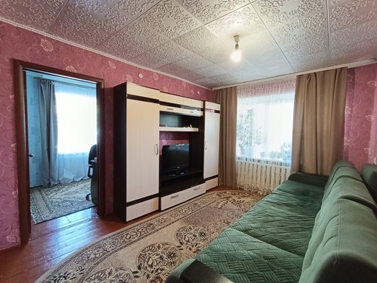 Продам трехкомнатную (3-комн.) квартиру, Большая ул, 165, Ишим г