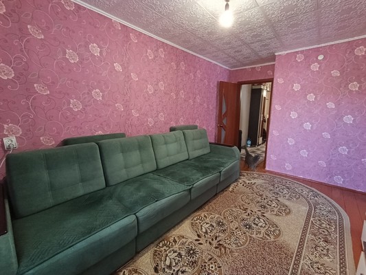 Продам трехкомнатную (3-комн.) квартиру, Большая ул, 165, Ишим г