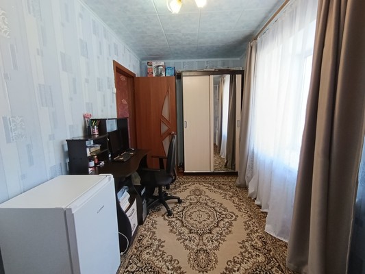 Продам трехкомнатную (3-комн.) квартиру, Большая ул, 165, Ишим г