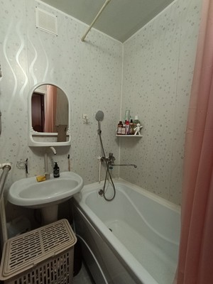Продам трехкомнатную (3-комн.) квартиру, Большая ул, 165, Ишим г