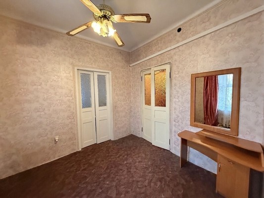 Продам трехкомнатную (3-комн.) квартиру, Крымчакский пер, 3, Симферополь г