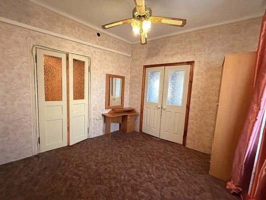 Продам трехкомнатную (3-комн.) квартиру, Крымчакский пер, 3, Симферополь г