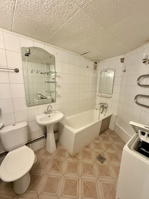 Продам трехкомнатную (3-комн.) квартиру, Крымчакский пер, 3, Симферополь г