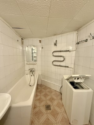 Продам трехкомнатную (3-комн.) квартиру, Крымчакский пер, 3, Симферополь г