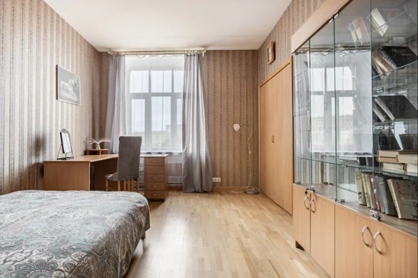 Продам трехкомнатную (3-комн.) квартиру, Типанова ул, 4, Санкт-Петербург г