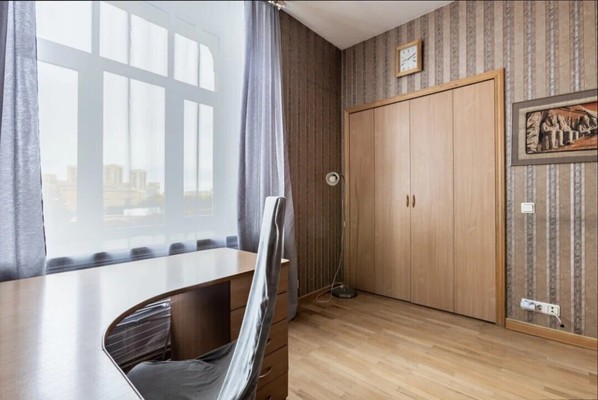 Продам трехкомнатную (3-комн.) квартиру, Типанова ул, 4, Санкт-Петербург г