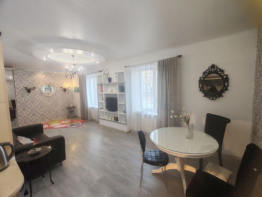 Продам трехкомнатную (3-комн.) квартиру, Предтеченская ул, 16к5, Великий Новгород г