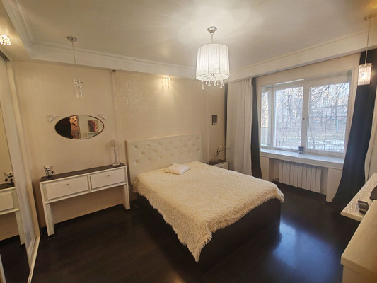 Продам трехкомнатную (3-комн.) квартиру, Предтеченская ул, 16к5, Великий Новгород г
