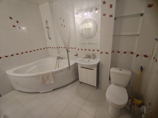 Продам трехкомнатную (3-комн.) квартиру, Предтеченская ул, 16к5, Великий Новгород г