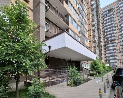 Продам двухкомнатную (2-комн.) квартиру, Гаражная ул, 107, Краснодар г