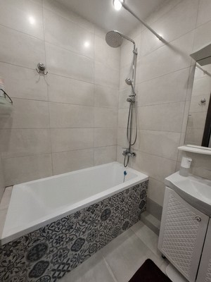 Продам двухкомнатную (2-комн.) квартиру, Гаражная ул, 107, Краснодар г