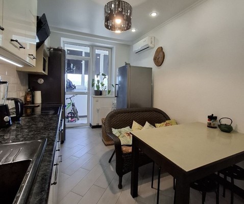 Продам двухкомнатную (2-комн.) квартиру, Гаражная ул, 107, Краснодар г