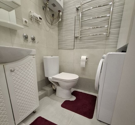 Продам двухкомнатную (2-комн.) квартиру, Гаражная ул, 107, Краснодар г