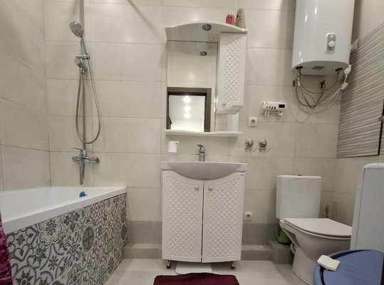 Продам двухкомнатную (2-комн.) квартиру, Гаражная ул, 107, Краснодар г