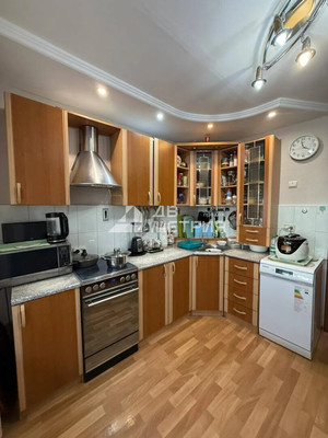 Продам трехкомнатную (3-комн.) квартиру, Железнодорожная ул, 81, Южно-Сахалинск г