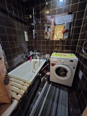 Продам трехкомнатную (3-комн.) квартиру, Вилкова ул, 7А, Долинск г