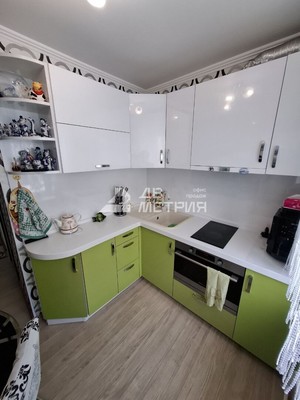 Продам двухкомнатную (2-комн.) квартиру, Октябрьская ул, 5к15, Долинск г