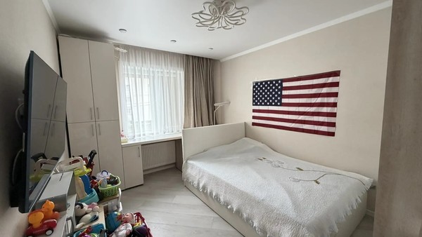 Продам двухкомнатную (2-комн.) квартиру, Мира пр-кт, 280а, Южно-Сахалинск г