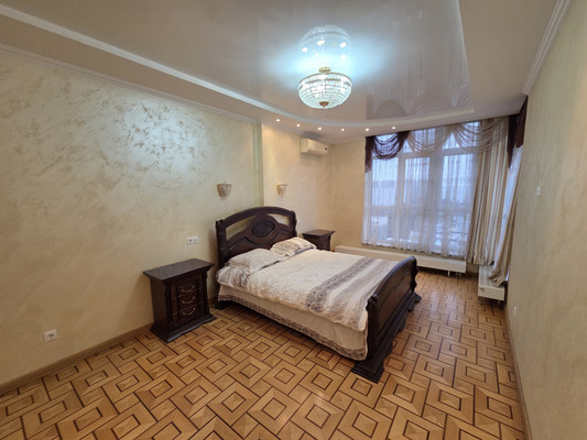 Продам трехкомнатную (3-комн.) квартиру, им. Достоевского ул, 84/1, Краснодар г