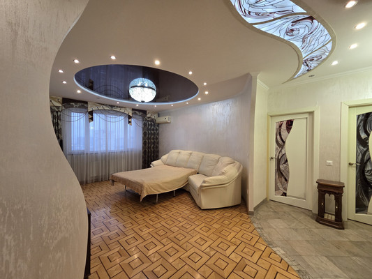 Продам трехкомнатную (3-комн.) квартиру, им. Достоевского ул, 84/1, Краснодар г